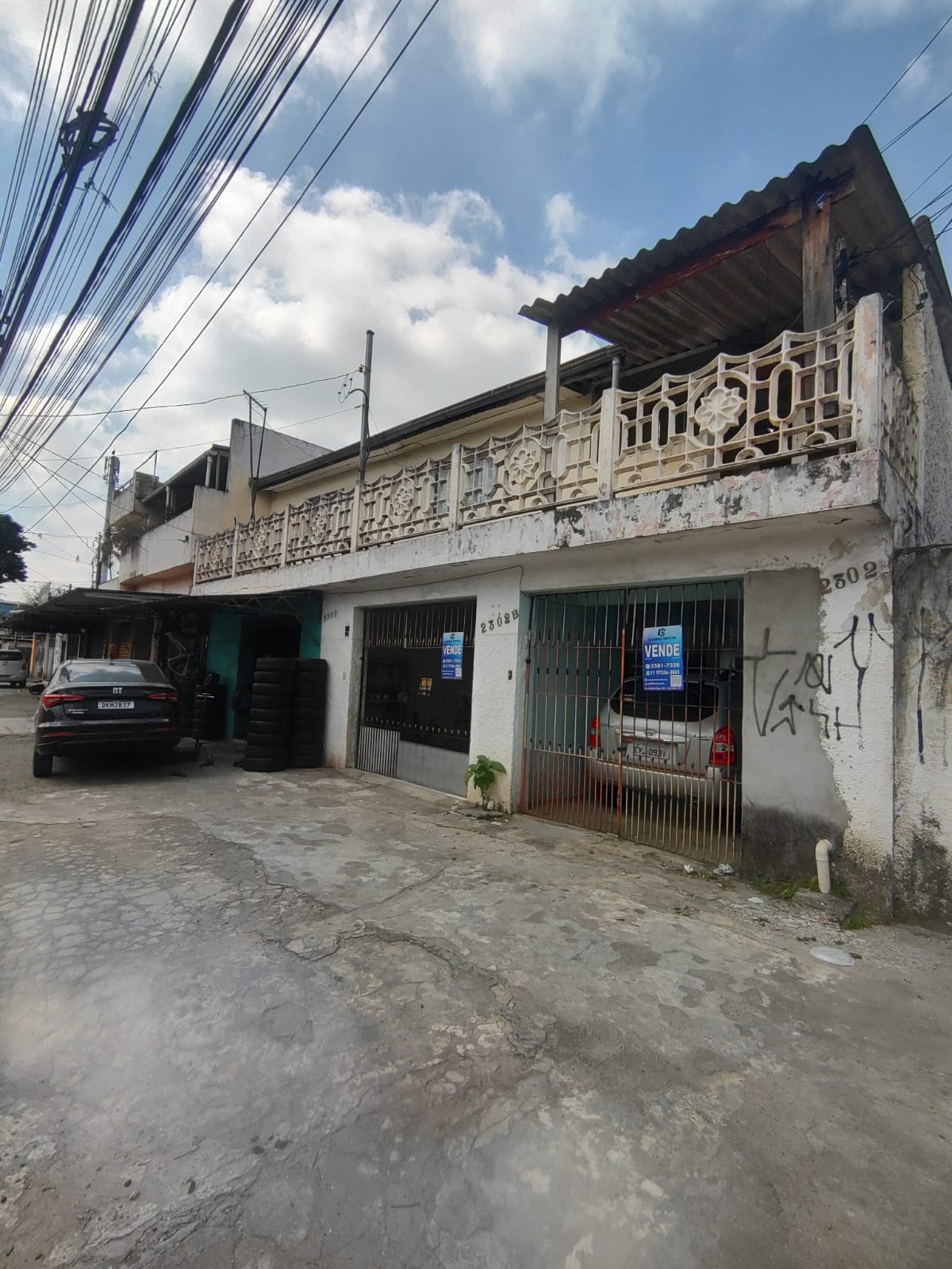 VENDE Amplo sobrado